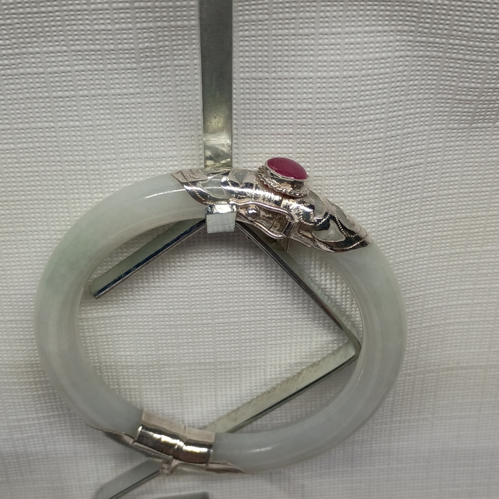 Jadeite Bangle - Picture 4 of 5